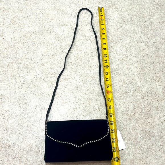 BNWT MAGID BLACK VELVET & CRYSTAL TRIM EVENING PURSE WITH STRAP OR CLUTCH STYLE - Picture 3 of 9